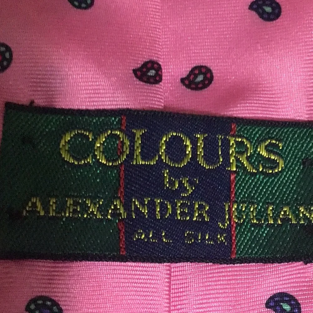 Coulours by Alexander Julian 100% Silk Bubblegum Pink Paisley Men’s Neck Tie‎